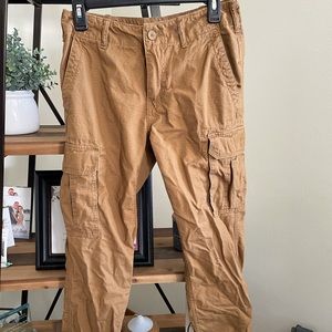 Men’s khaki cargo pants